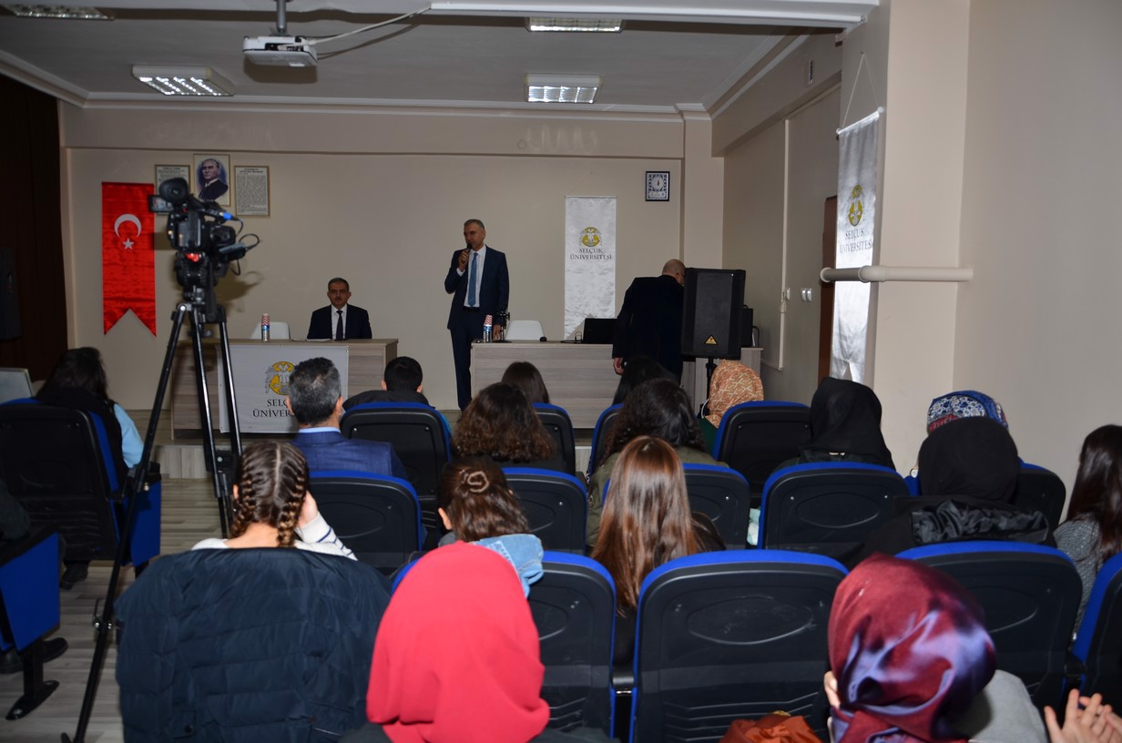 AYAY Bölümü Bahar Yarıyılı Akademik Açılış Dersini Sayın Rektörümüz Yaptı